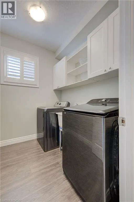 305 THORNHILL Place