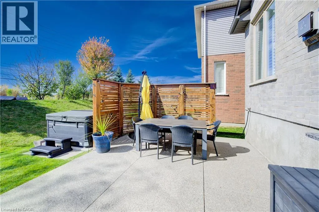 305 THORNHILL Place
