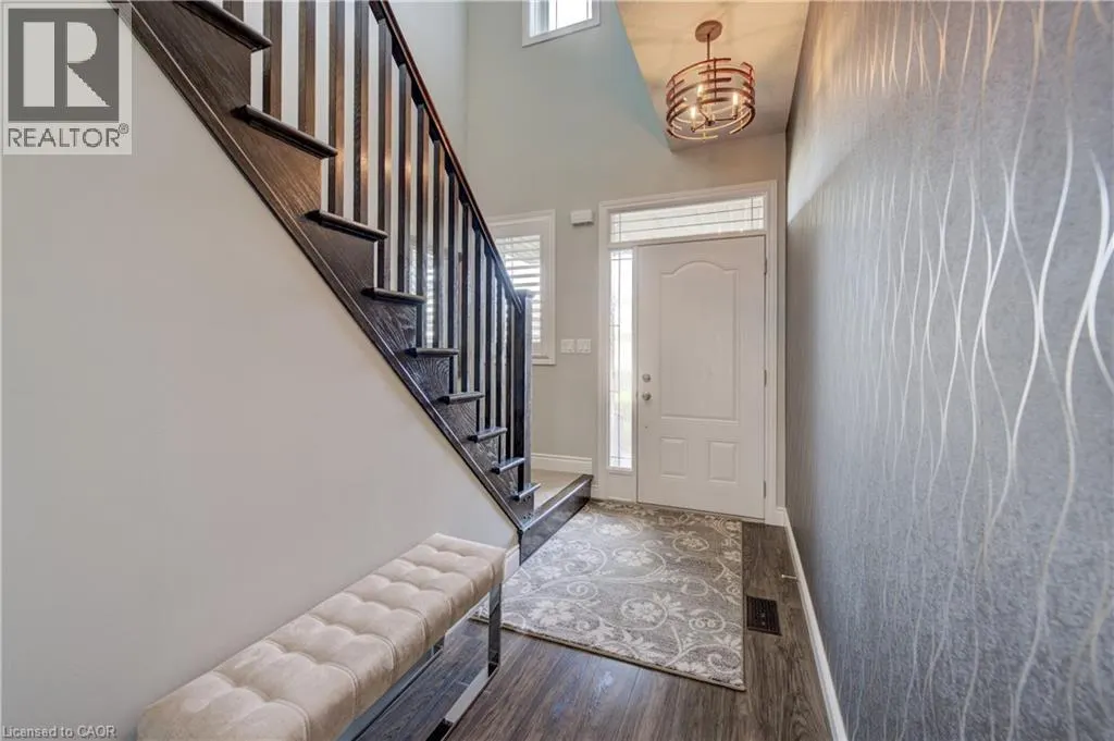 305 THORNHILL Place
