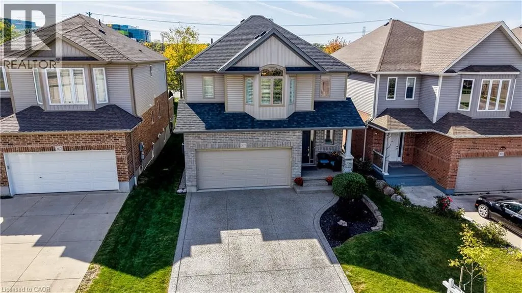 305 THORNHILL Place