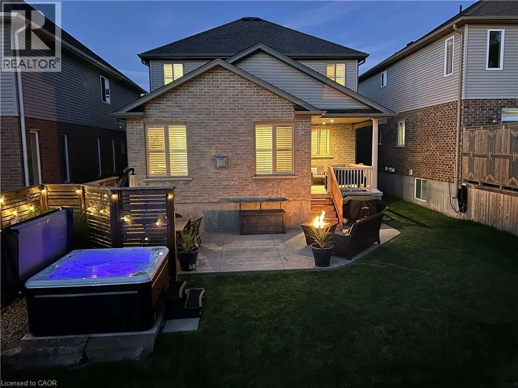 305 THORNHILL Place