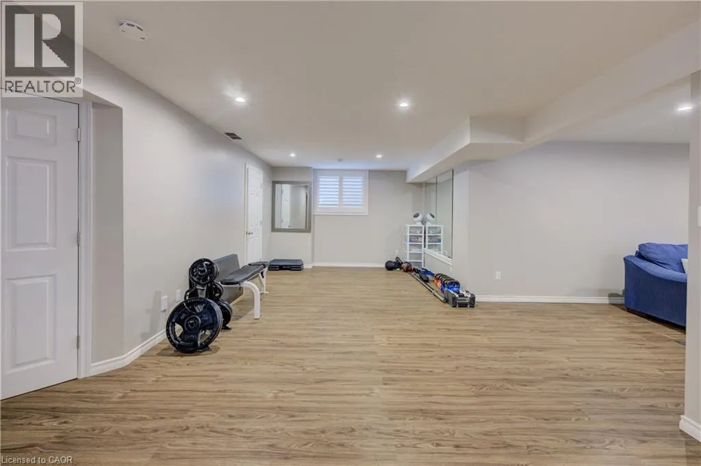 305 THORNHILL Place