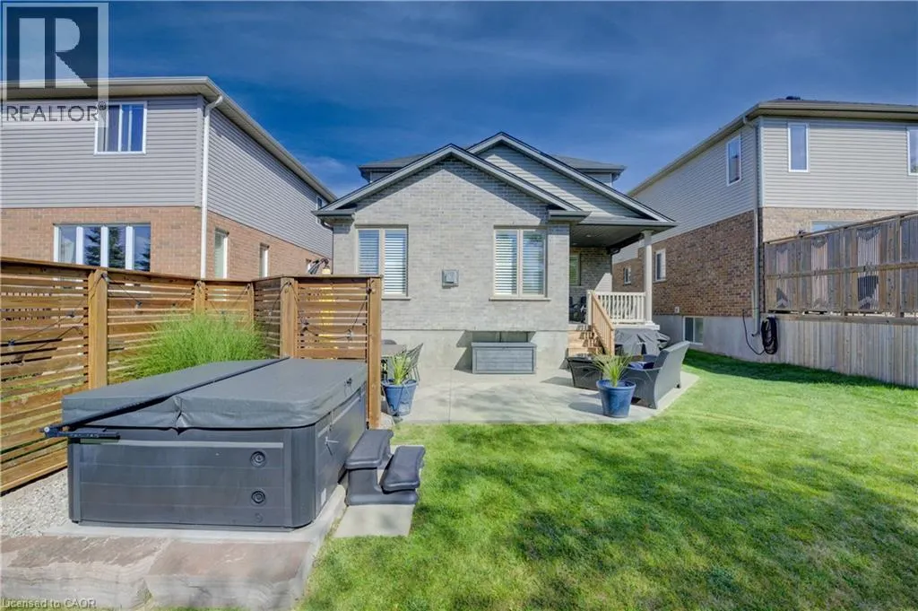 305 THORNHILL Place