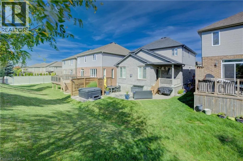 305 THORNHILL Place