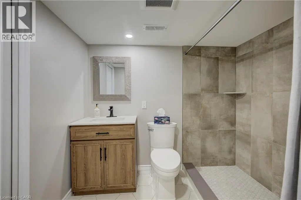 305 THORNHILL Place