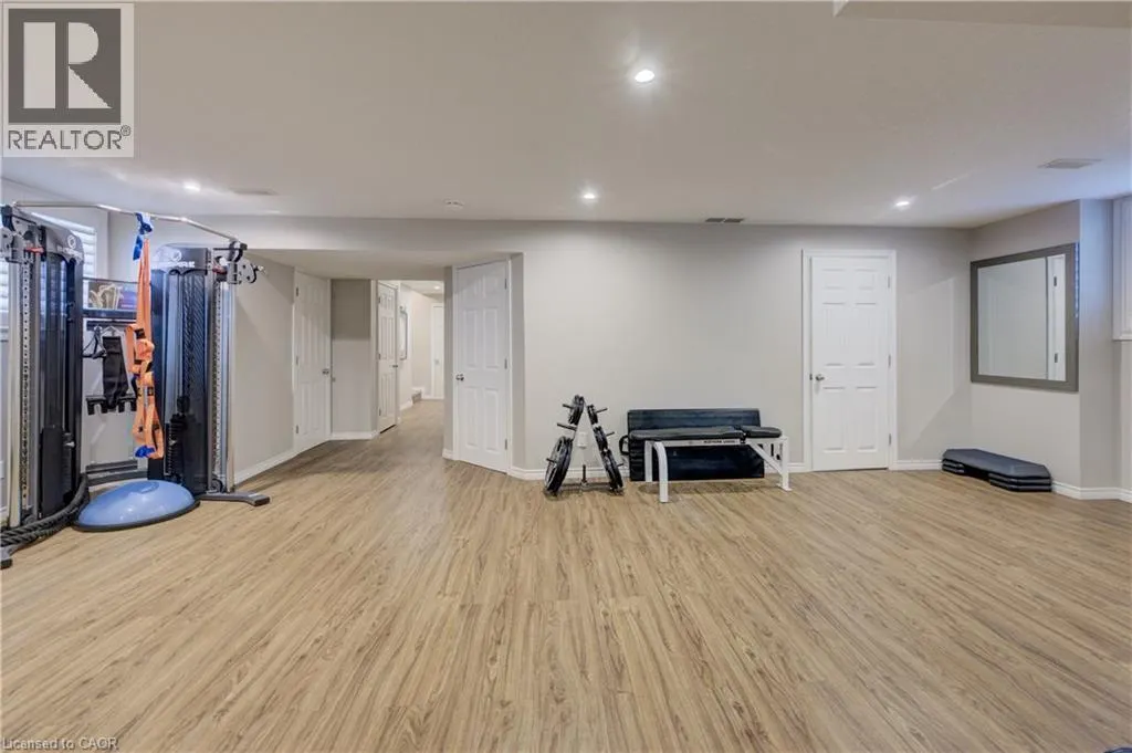 305 THORNHILL Place