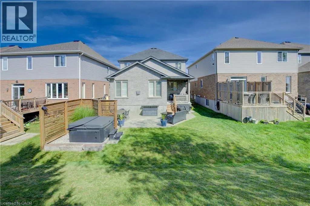 305 THORNHILL Place
