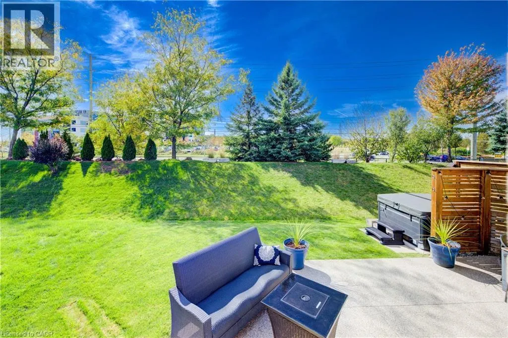 305 THORNHILL Place