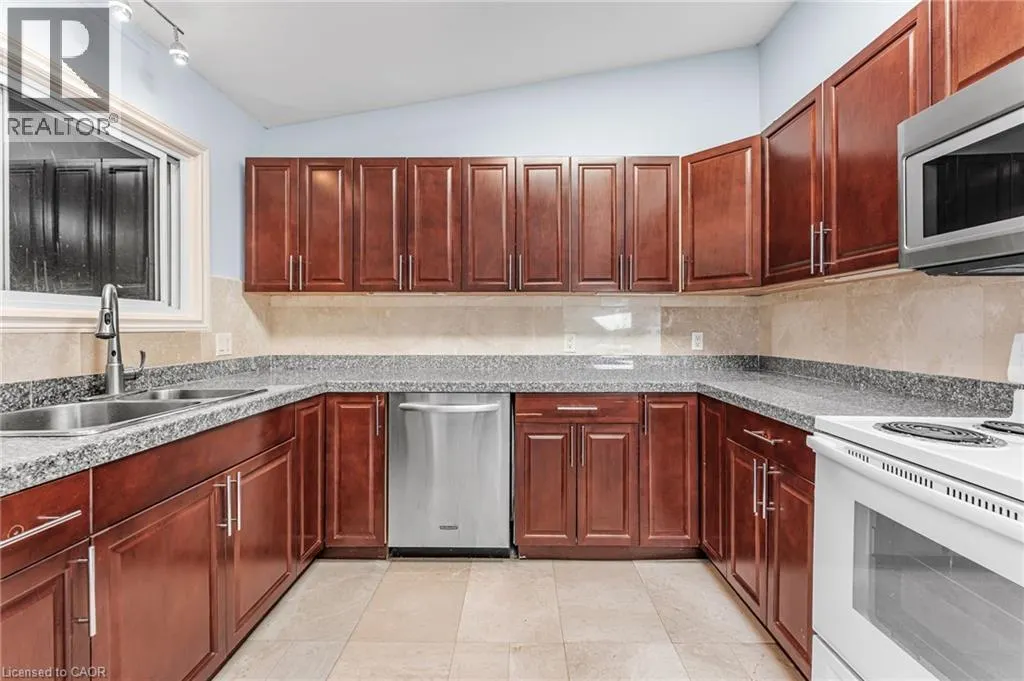 6122 MAYFAIR Drive