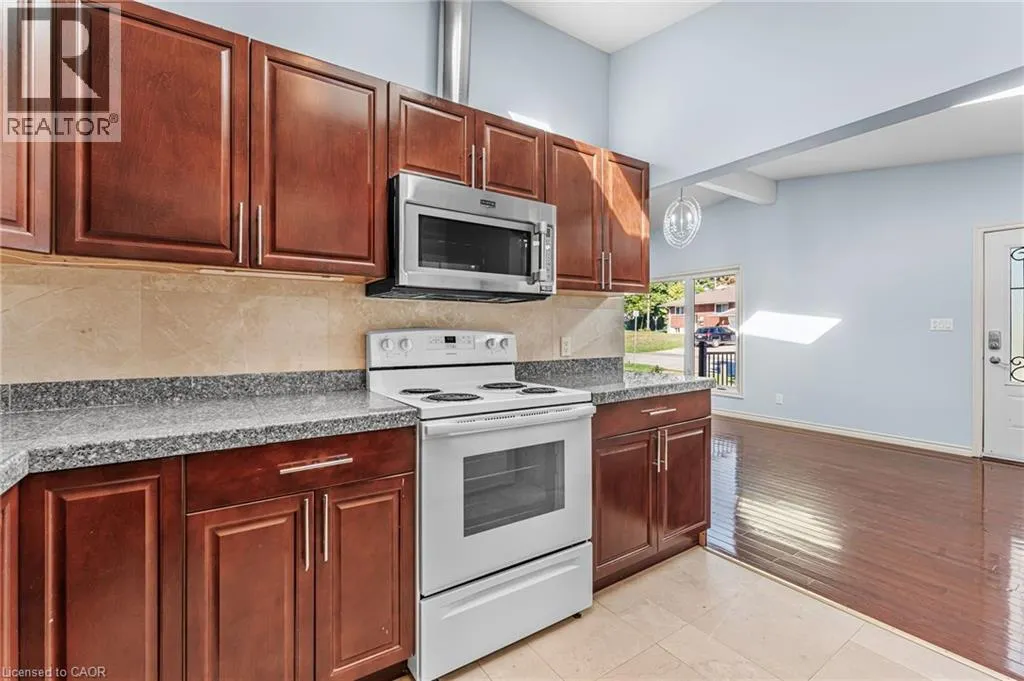6122 MAYFAIR Drive