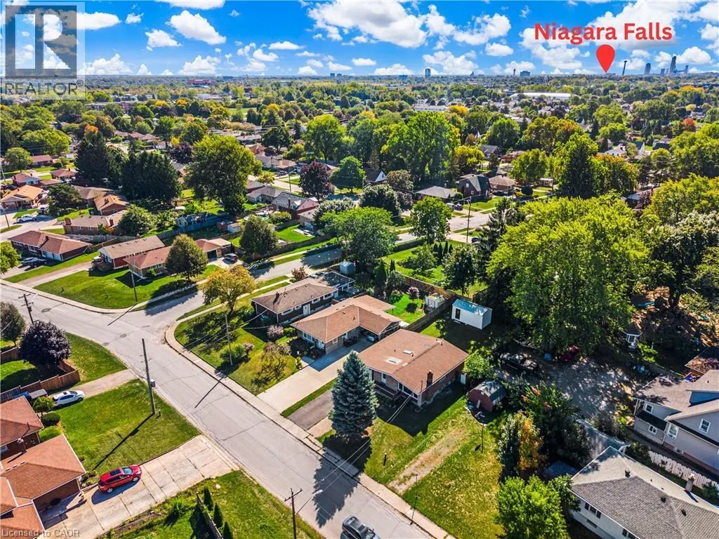 6122 MAYFAIR Drive