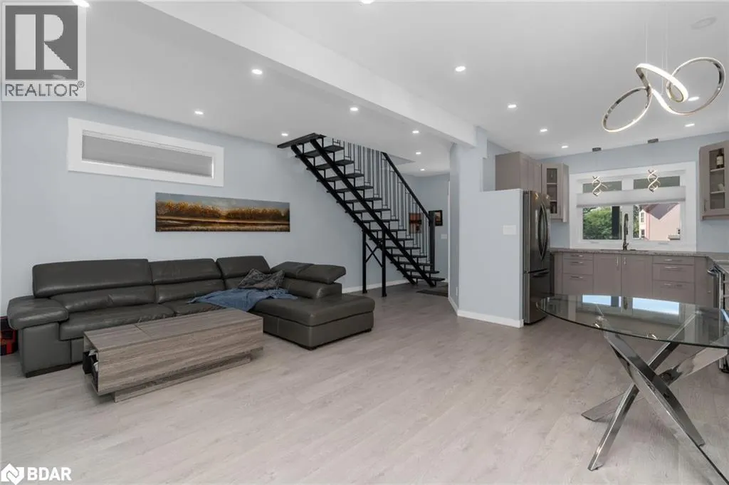 14 FETTERLY Street N