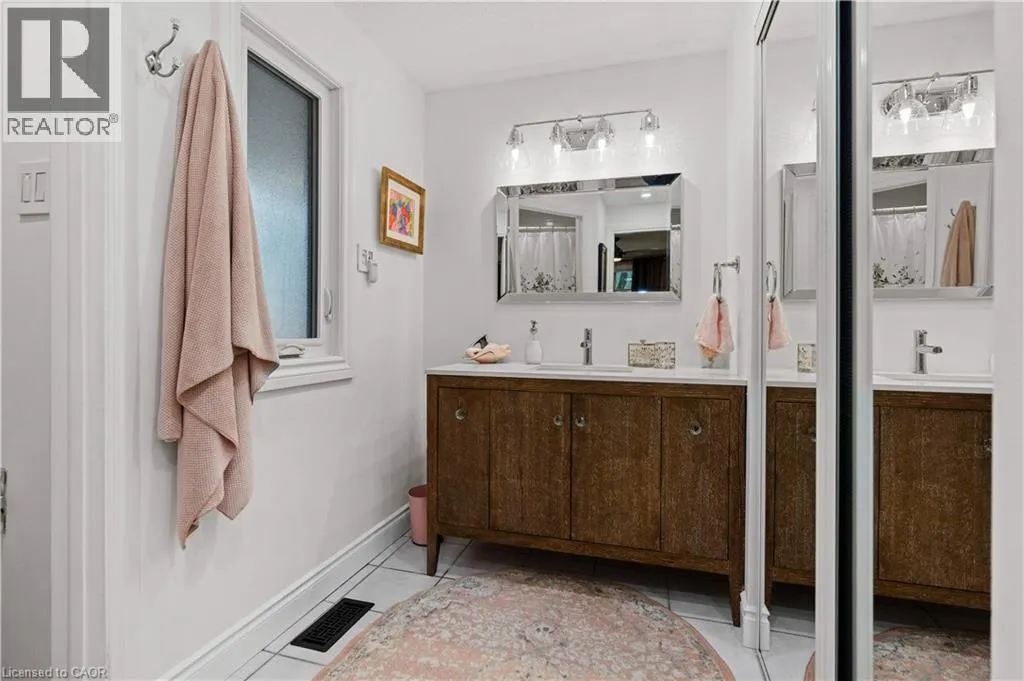 1508 UPPER MIDDLE Road Unit# 5, #5