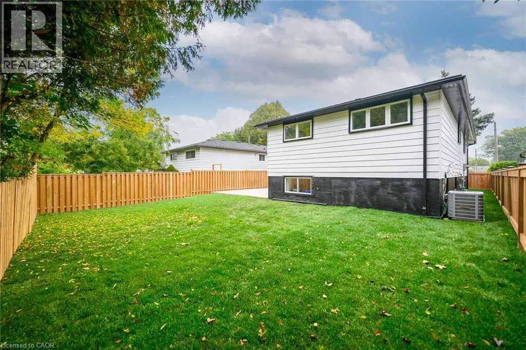 121 APPLEFORD Road