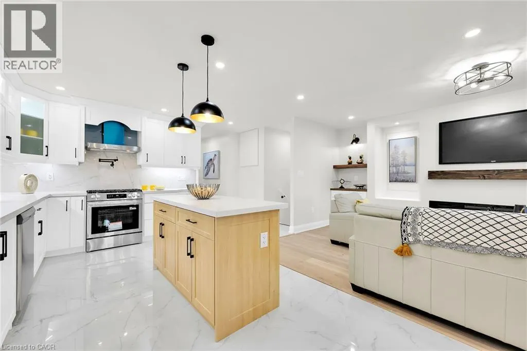 121 APPLEFORD Road
