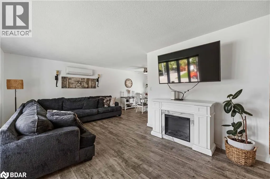 28 GIBBARD Crescent