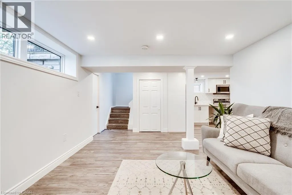 236 FERNWOOD Crescent Unit# 2, #2
