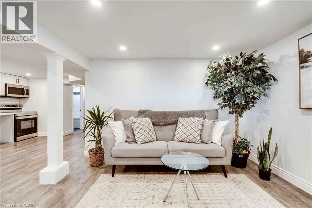 236 FERNWOOD Crescent Unit# 2, #2
