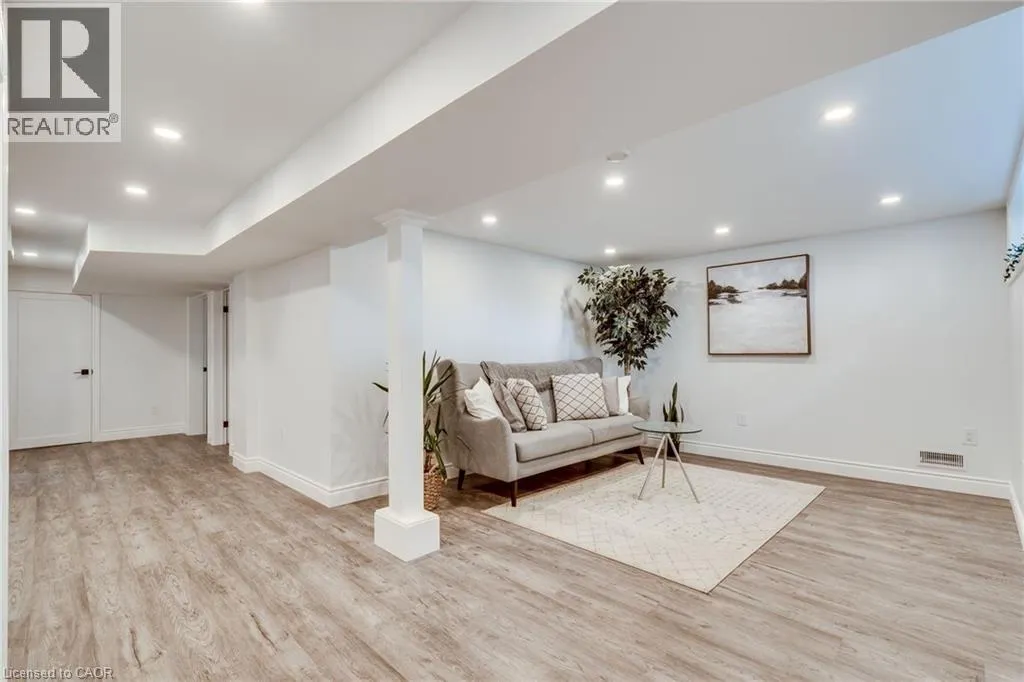 236 FERNWOOD Crescent Unit# 2, #2