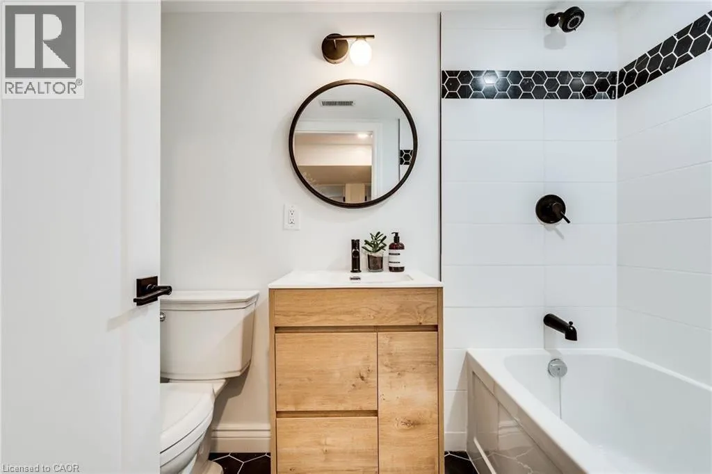 236 FERNWOOD Crescent Unit# 2, #2