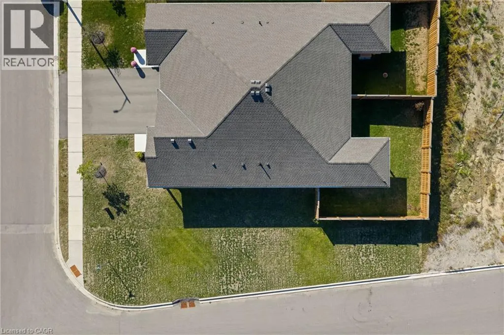1 PEACHLEAF Lane