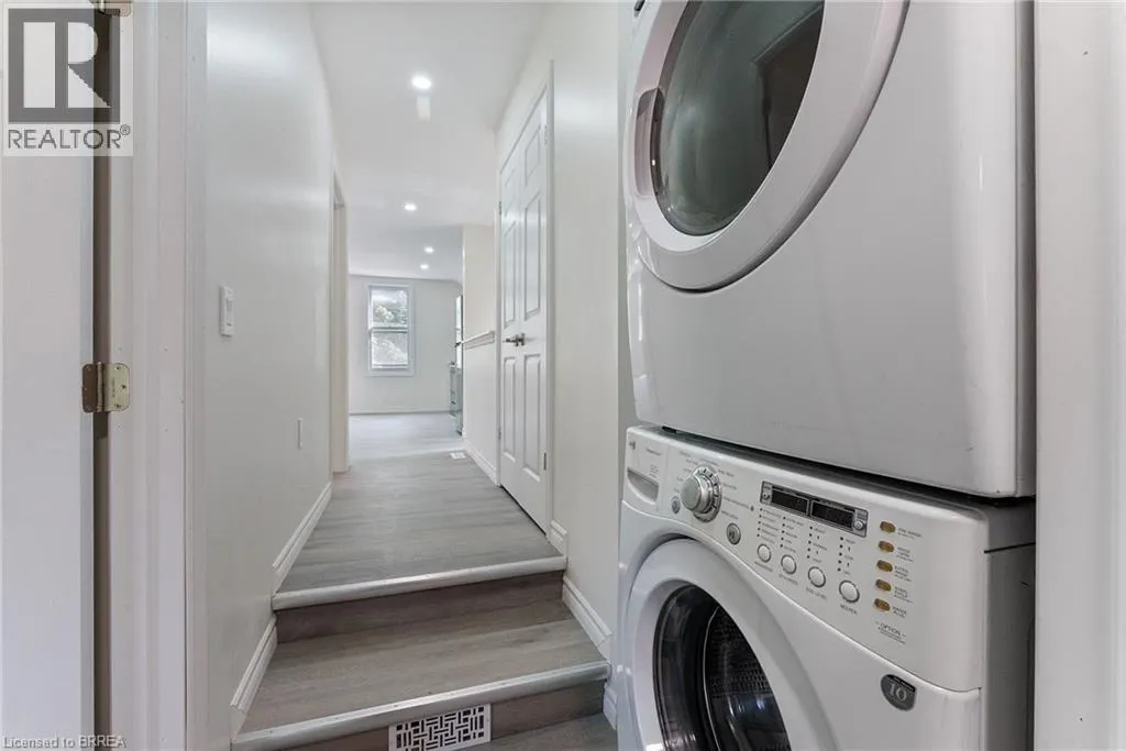 150 ELGIN Street Unit# UPPER, #UPPER