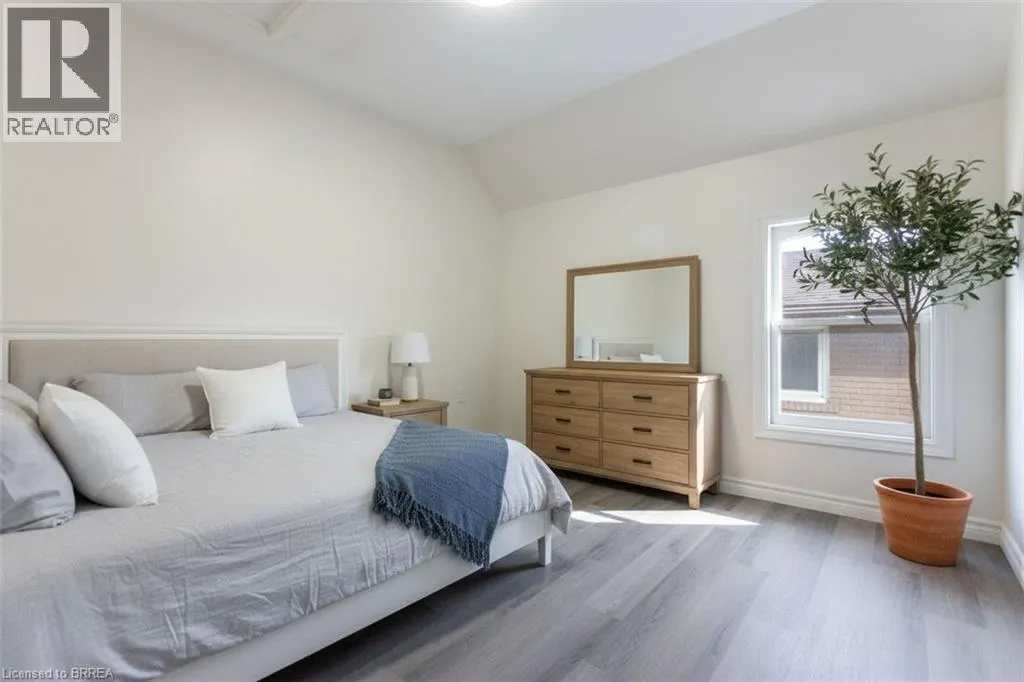 150 ELGIN Street Unit# UPPER, #UPPER
