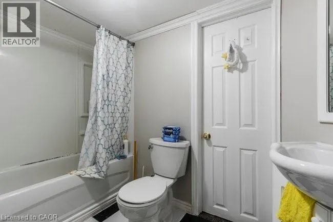 27 DROMORE Crescent