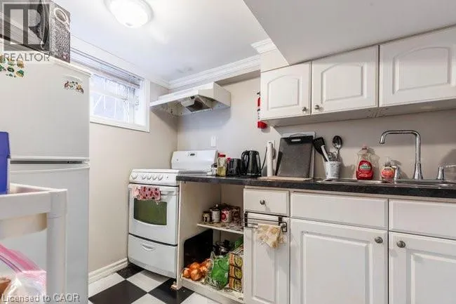27 DROMORE Crescent
