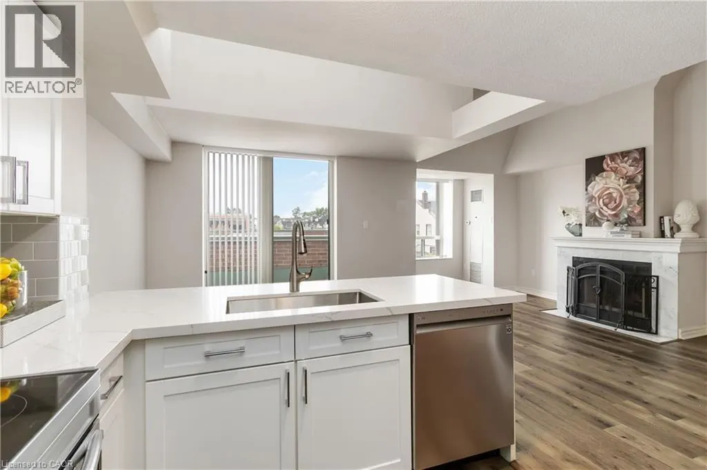 221 ROBINSON Street Unit# 403, #403