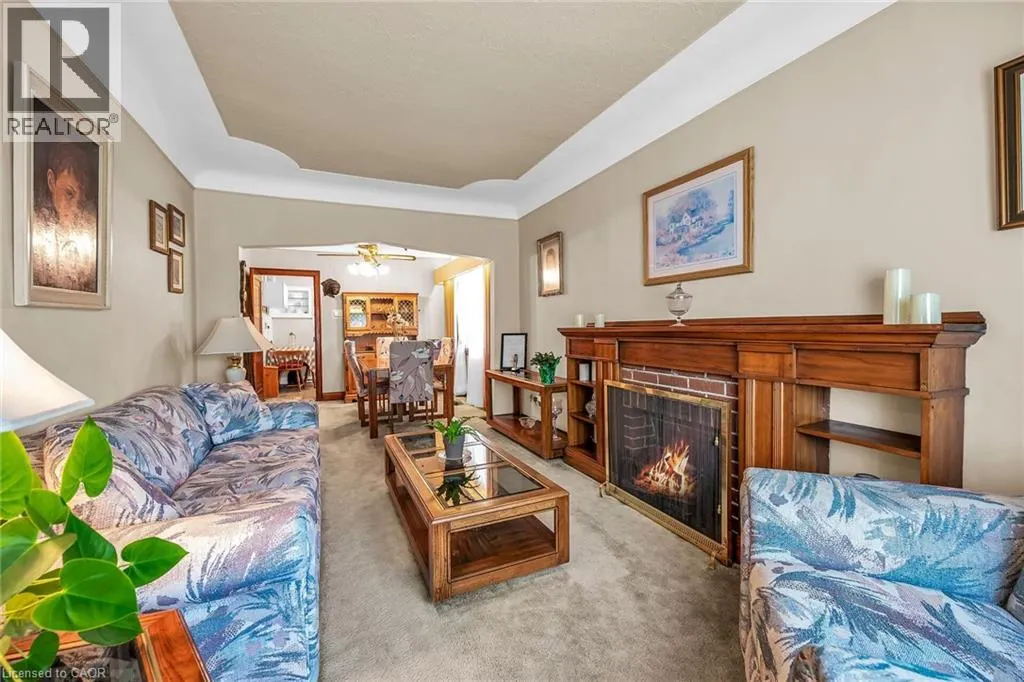 27 PARADISE Road N