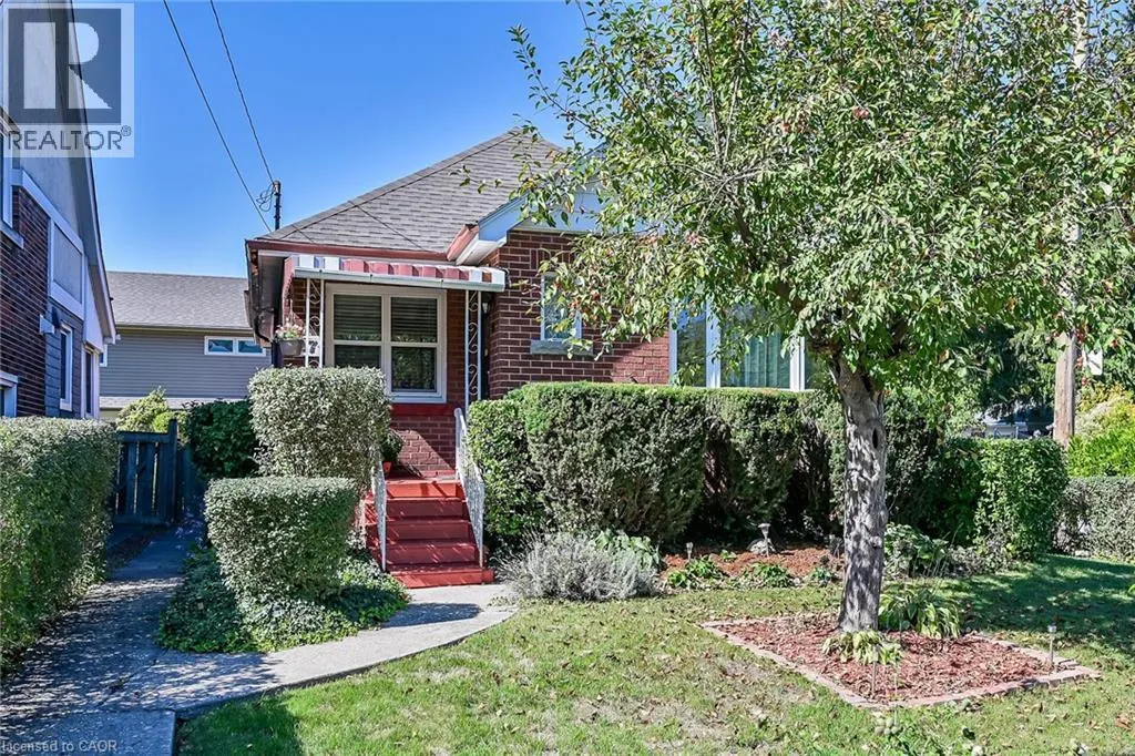 27 PARADISE Road N