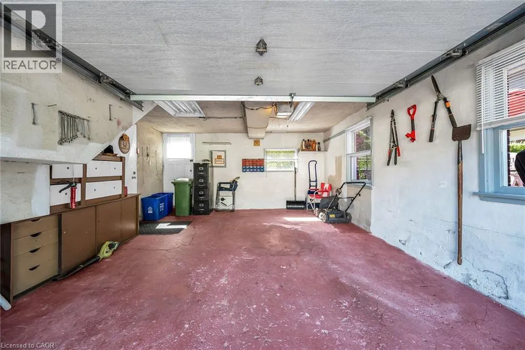 27 PARADISE Road N