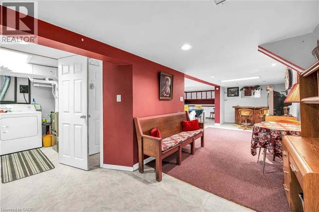 27 PARADISE Road N