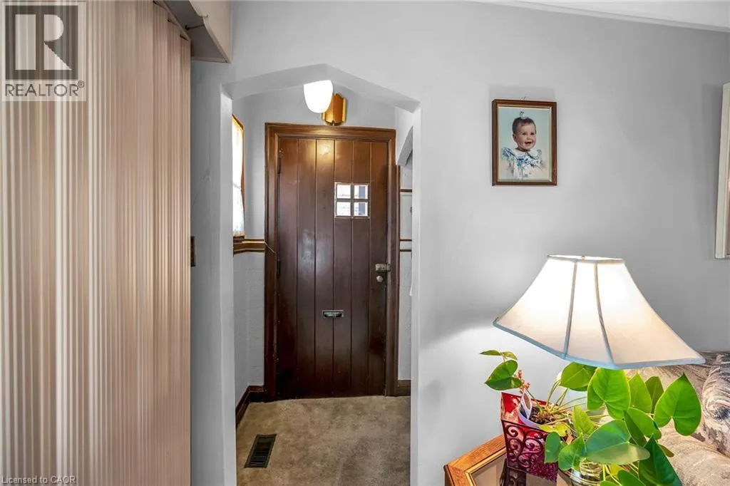 27 PARADISE Road N