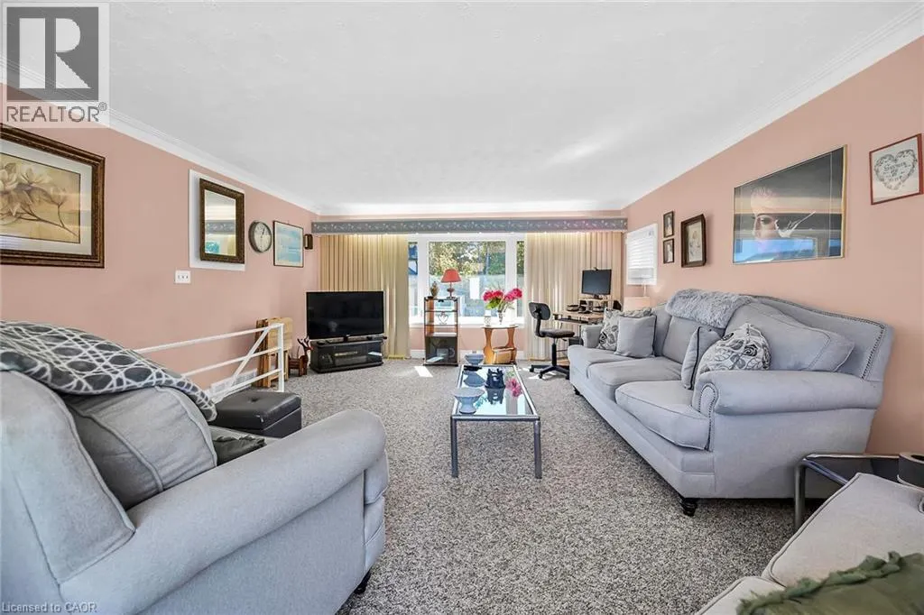 27 PARADISE Road N
