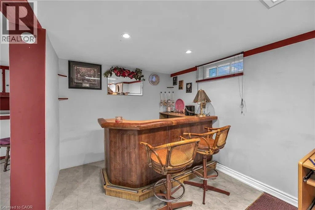 27 PARADISE Road N