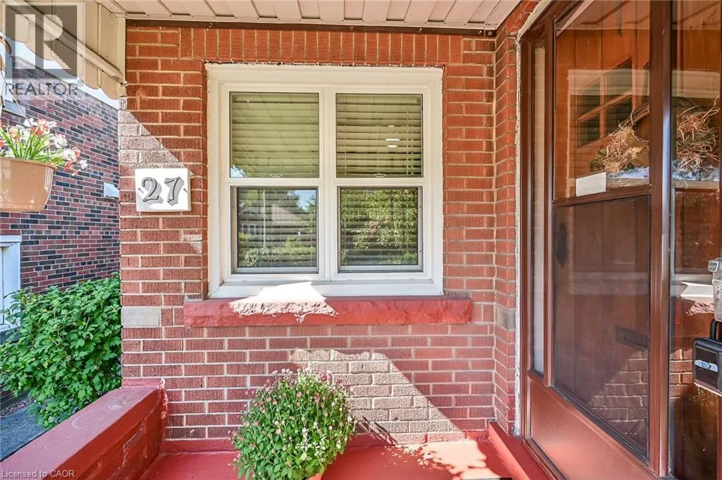27 PARADISE Road N