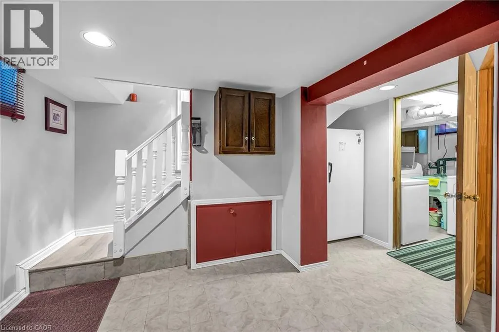 27 PARADISE Road N