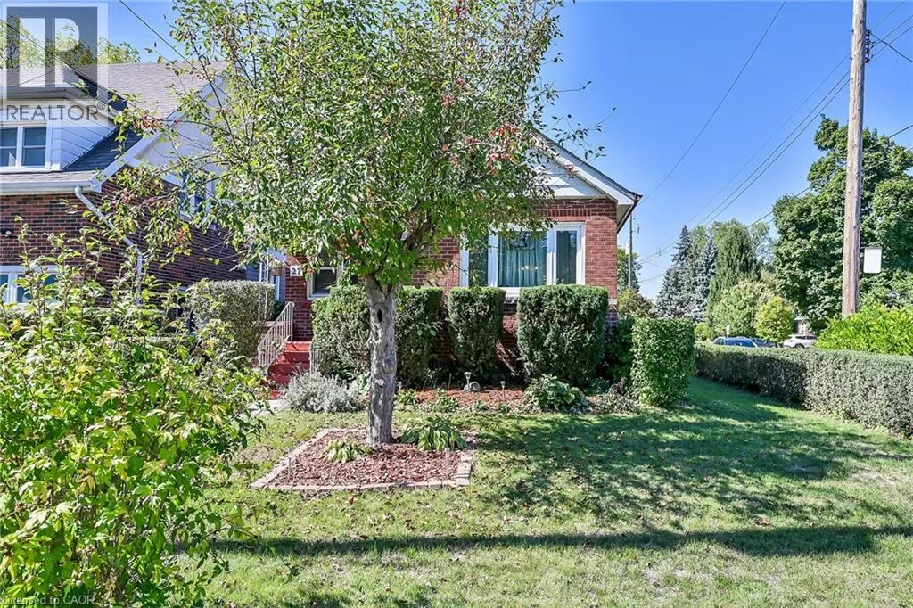 27 PARADISE Road N