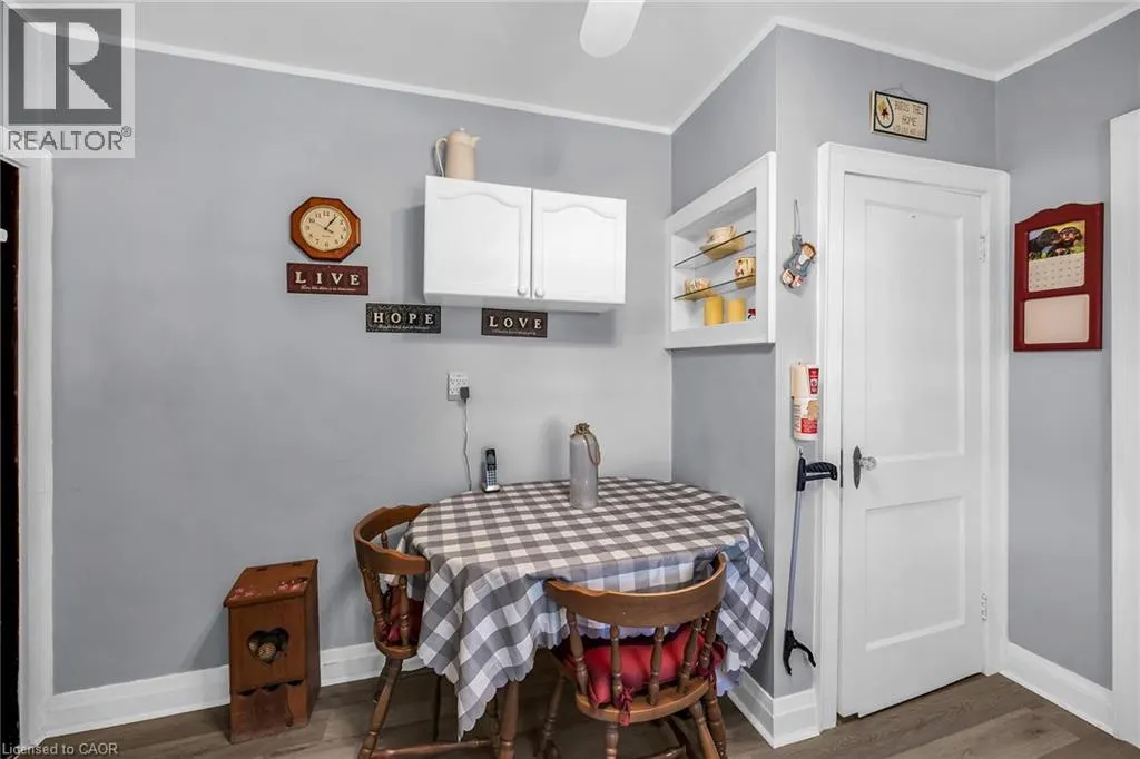 27 PARADISE Road N