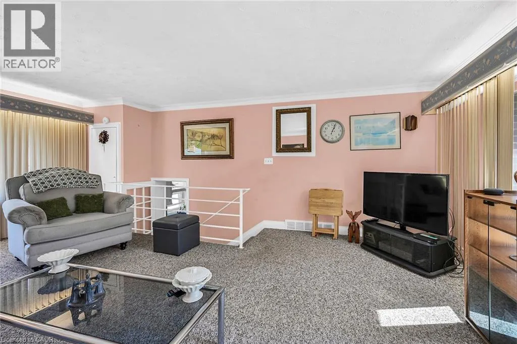 27 PARADISE Road N