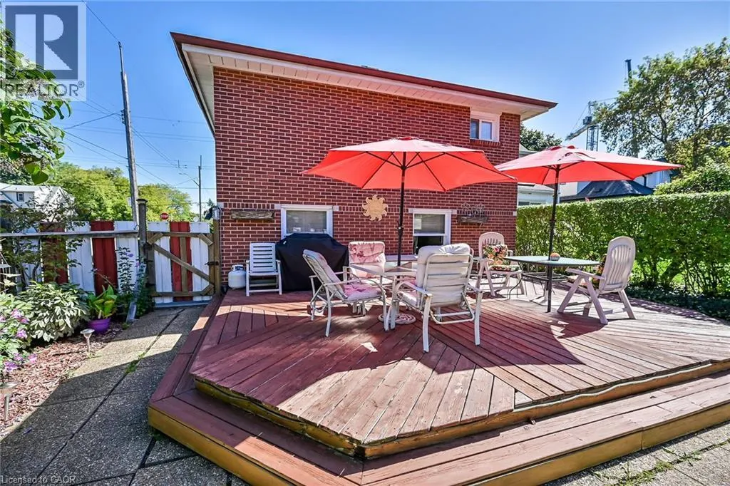 27 PARADISE Road N
