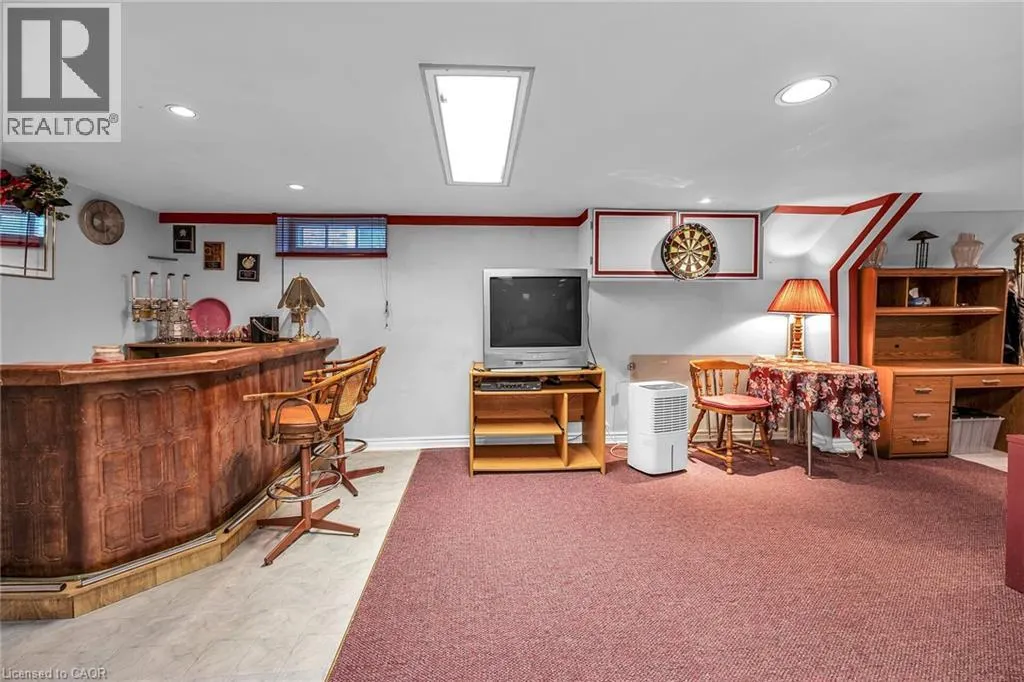 27 PARADISE Road N