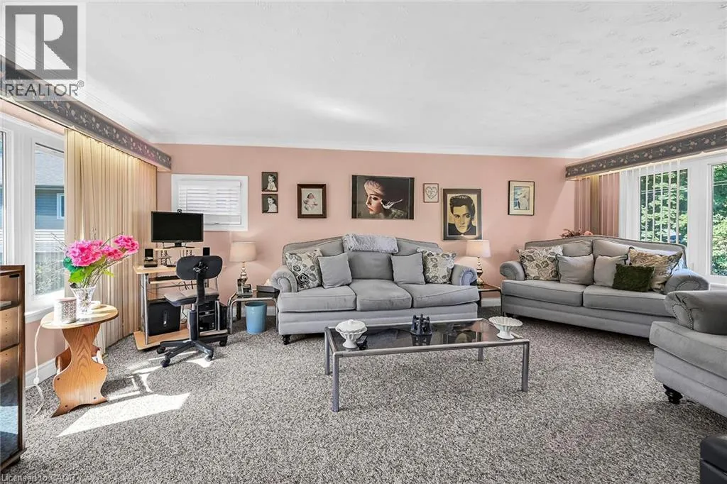 27 PARADISE Road N