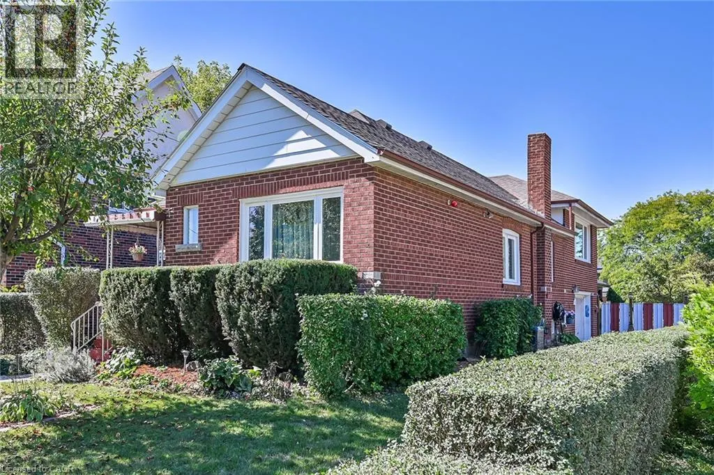 27 PARADISE Road N