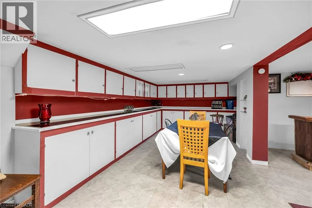 27 PARADISE Road N