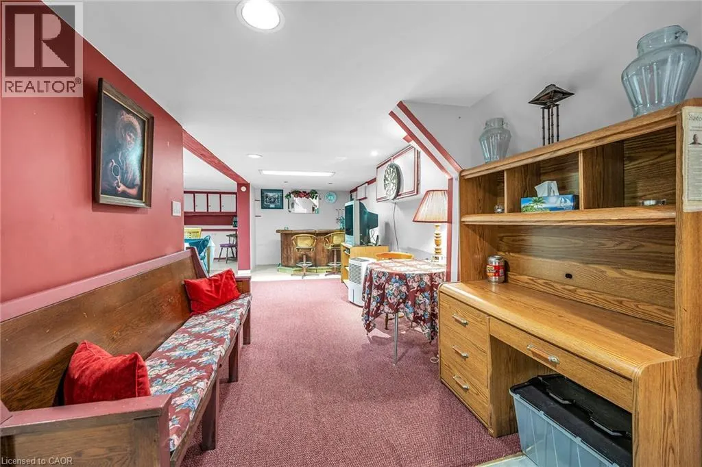 27 PARADISE Road N