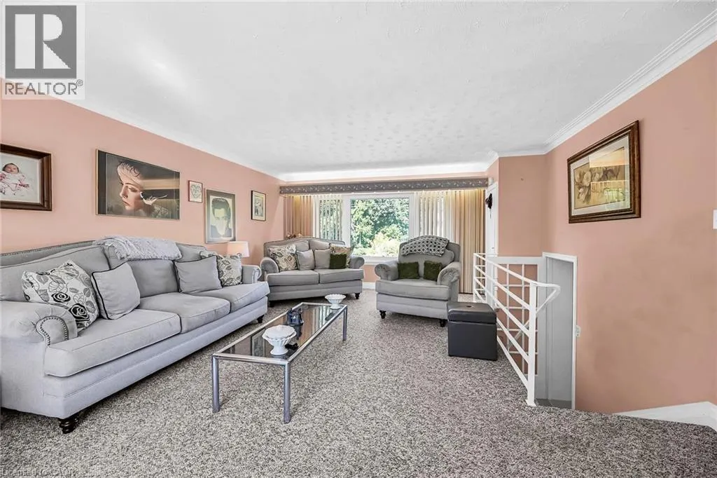27 PARADISE Road N