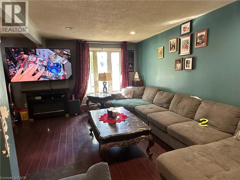 9 BEAVER Crescent